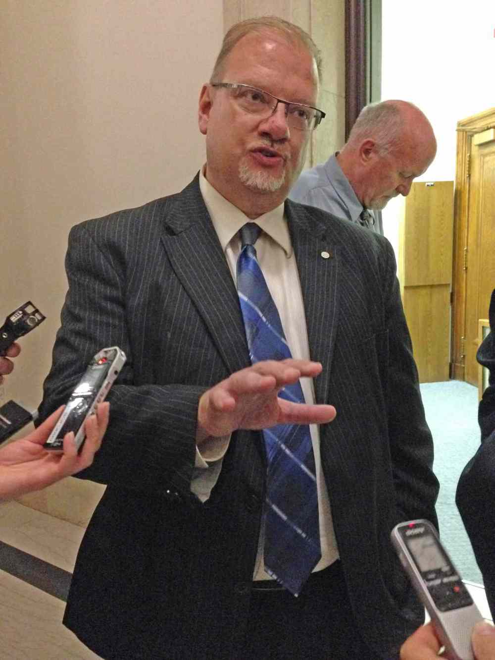 BRUCE OWEN / WINNIPEG FREE PRESS
Tory House Leader Kelvin Goertzen explains the all-party deal that make MLAs sit longer the legislature.